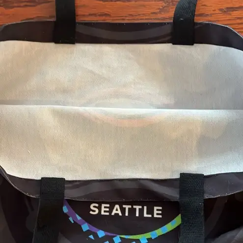 Nintendo  Live 2023 Seattle Tote- like new condition.