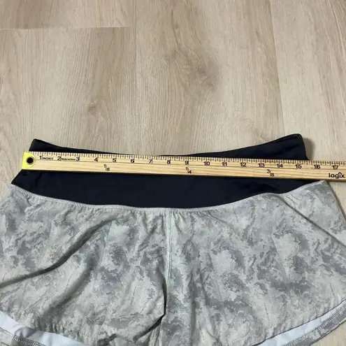 Vuori Athletic Works Womens Active Shorts Camo Print Black Waist Zip Pocket Sz M