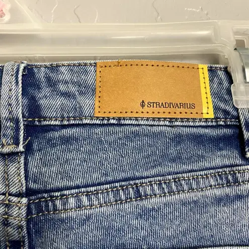 Stradivarius NWT  Mom Slim Fit Petite Sz 00 Denim Jeans