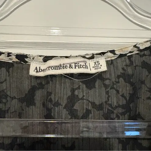 Abercrombie & Fitch  Thong Body Suit V‎ Neck Floral Lined  black white Size XS