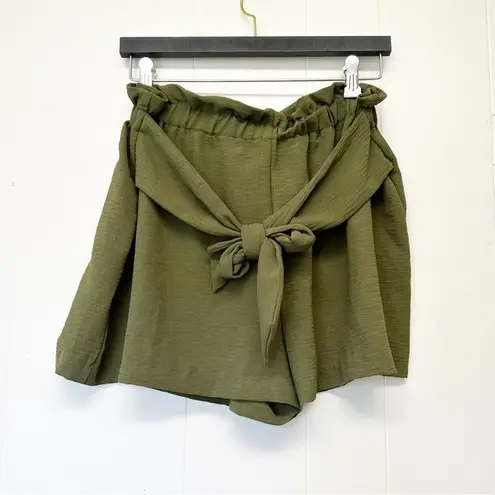 BCBGeneration NWT  Paper Bag Shorts With Tie Green Medium