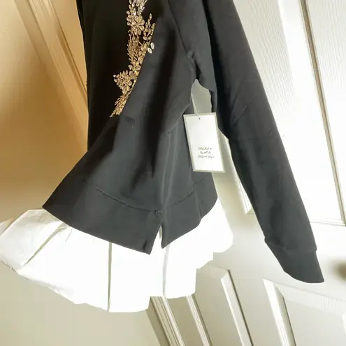 Calligraphie Woman’s Black Sweatshirt with White Hem size medium