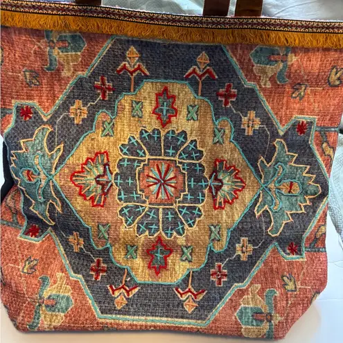 A & P DENIM MULTICOLORED BOHEMIAN TOTE ONE ZIP POCKET INSIDE CLEAN INTERIOR Blue