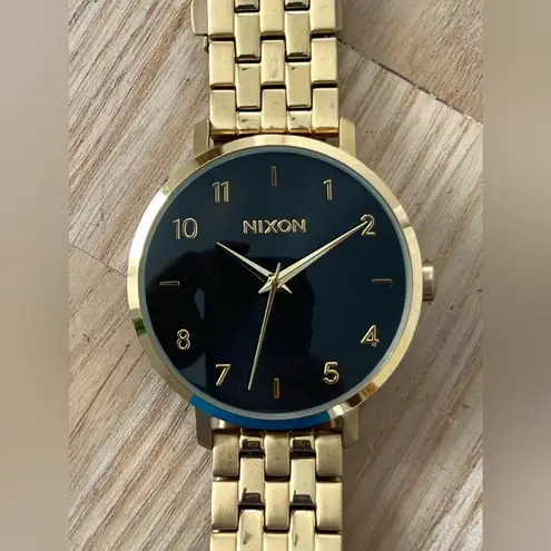 Nixon The Arrow Point It Watch Black Dial Gold-Tone Bracelet New Crystal