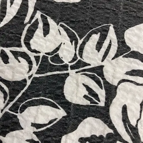 Cathy Daniels , Women’s top, Size Large, Gray & White Floral, 3/4 length sleeves - Image 7