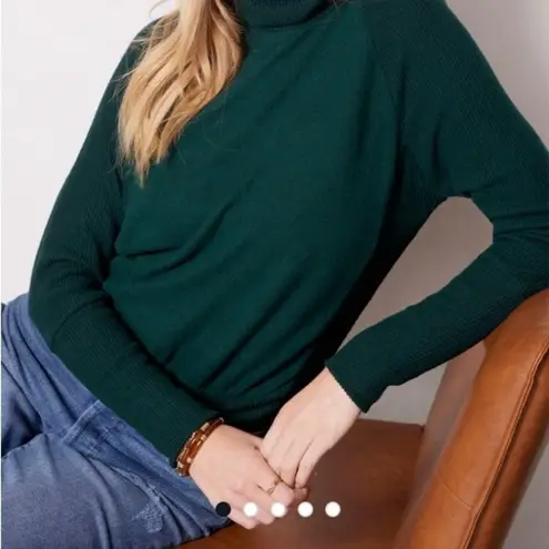Evereve Emerald Green Ribbed Turtleneck Sweater