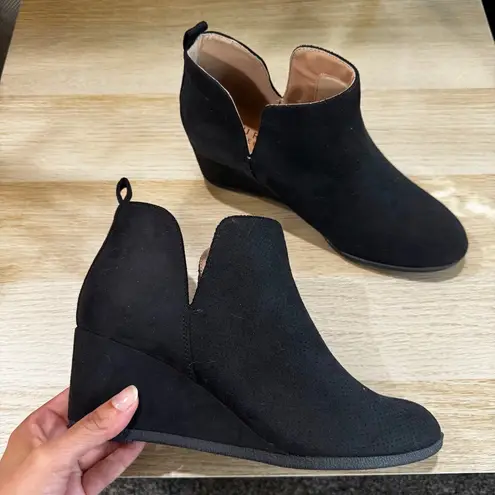 Journee Collection Women's Mylee Pull On Round Toe Wedge Booties Size 8.5