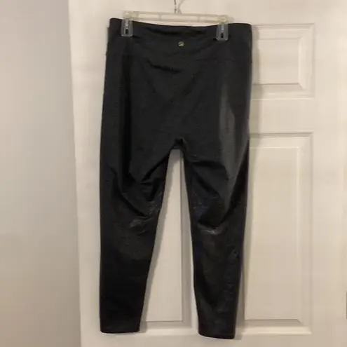 Lilly Pulitzer  Luxletic  Gray Leggings Sleek Stretchy Design size XL BNWOT