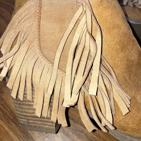 American Eagle  size 7 women’s fringe tan suede ankle bootie slip on Boho