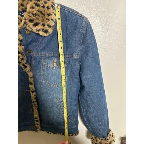 Vintage 90s 1990s y2k 2000s denim jacket with cheetah print faux fur lining retr Blue