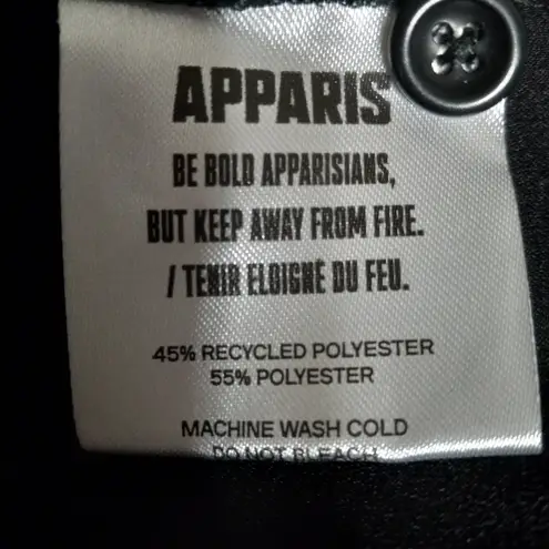 Apparis S Collared Button