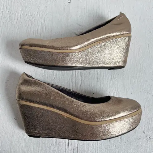 Anthropologie heels size 6 wedge platform Pilcro and the Letterpress gold metallic