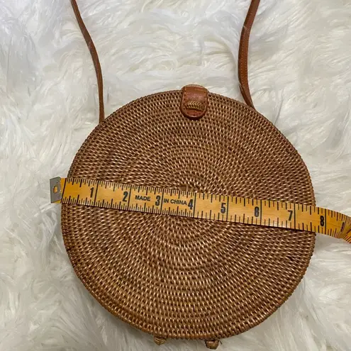 Round Woven Rattan Crossbody Bag Snap Closure Cloth Lined Handbag.