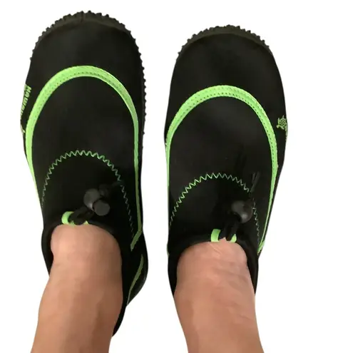 Hawaiian Magic Women's or Youth Water Shoes WORN ONCE Black Size undefined