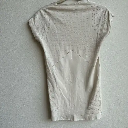 Lululemon  Time Warp Short Sleeve Ghost Cream Tan Seamless Size 4? small? Laser