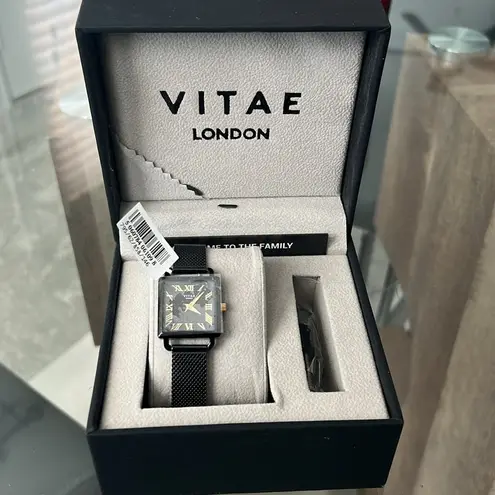 VITAE London Ilesha Black