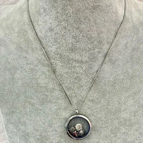 Vintage Beach Themed Necklace Silver