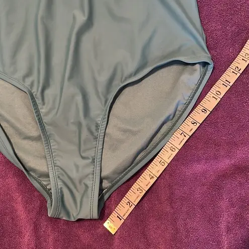 Unbranded one piece swimsuit turquoise on the bottom w/ flowery print on top EUC Size L