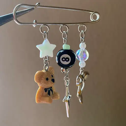 Handmade Kawaii retro y2k funky unique dangle brooch/pin/bag & shoes accessory🧸🩵