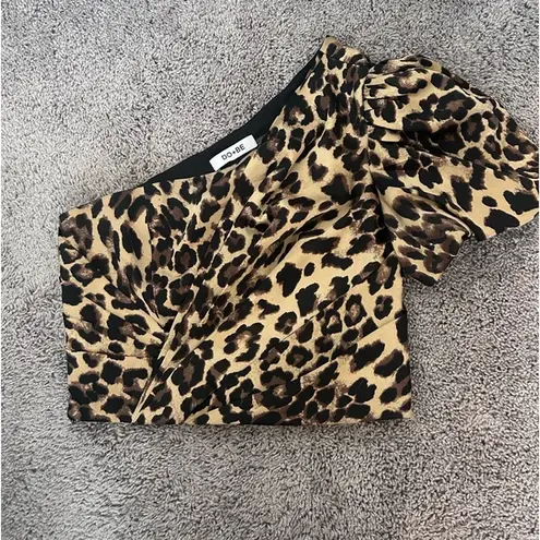 DO+BE   CHEETAH PRINT one shoulder cropped top. Puffy sleeve. SO CUTE