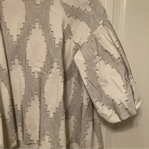 Hunter Bell Top Flowy Puff Sleeve Gray White Geometric Print L