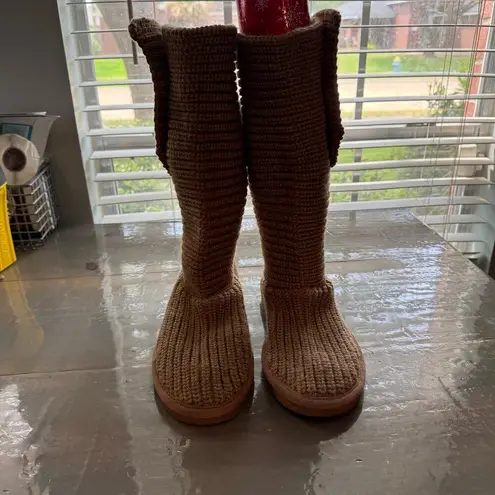 BEARPAW  Tan Anastaia Boots Sz 9