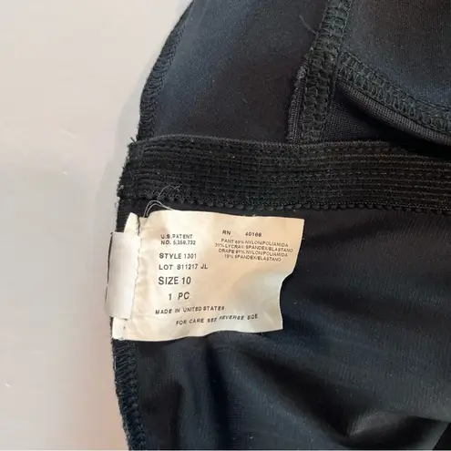 MiracleSuit Black White Paisley Wireless One Piece Swimsuit Size 10