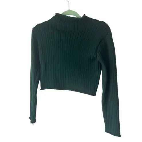 Women’s dark green knit cropped sweater