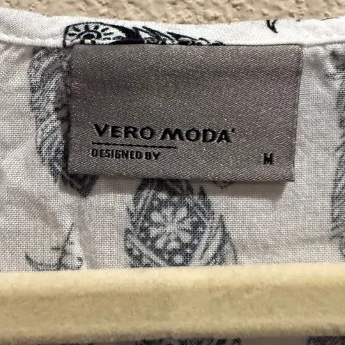 VERO MODA White Black Feather Print Short Sleeve Casual T Shirt Top Women's M