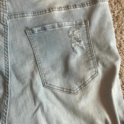 NWT! Rue 21 Light Wash Distressed High Rise Shortie Jean Short Size 20 Blue