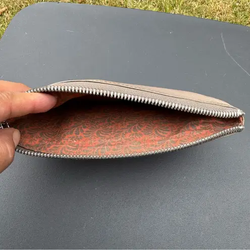 Hobo International Wallet Clutch In Gray Or Taupe Color With Lot Of Compartment Tan - Image 6