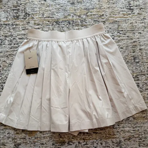 Nike NWT-  24.7 PerfectStretch
Women's Dri-FIT High-Waisted Loose Pleated Shorts