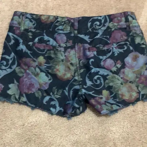 Daytrip  Navy Floral Shorts 26