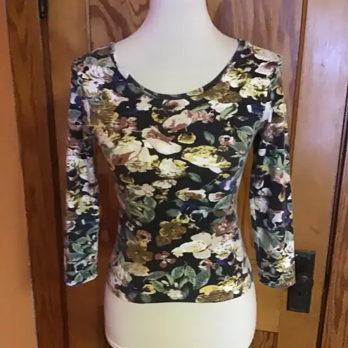 Rue 21 Tarea Y2K floral crop top