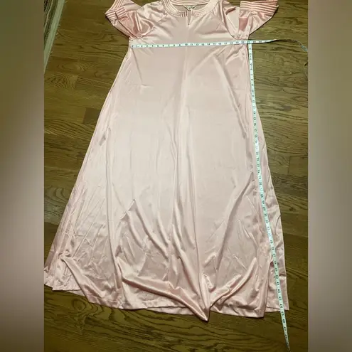 Vanity Fair Vintage zip up robe from . Size Medium