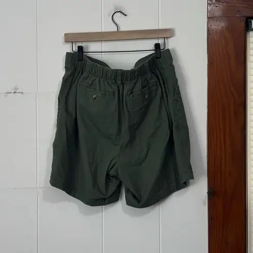 Old Navy  everyday chino olive green shorts size large