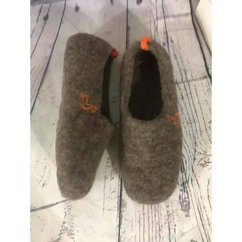 Wildllama Scandinavian felt felted wool slippers in brown size large