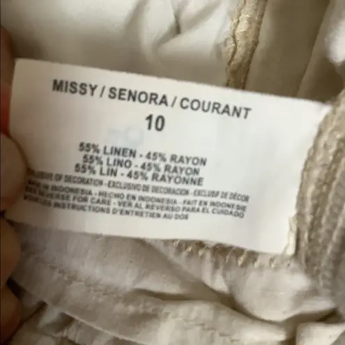 Ladies knee length shorts 🌻 Size L