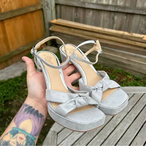 Valencia silver Platform Heels by Badgley Mischka size 6.5