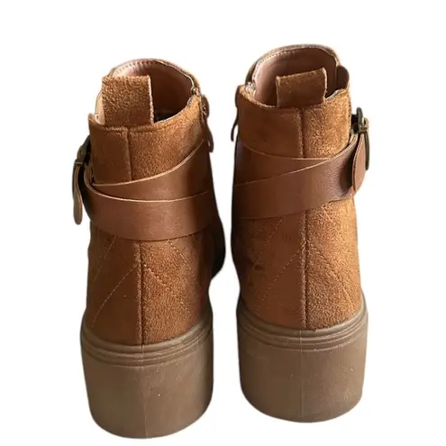 Wanted Women's Cinder Lug Sole Microfiber Ankle Boots. Sizes 8.5. EUC. Tan/Brown Brown