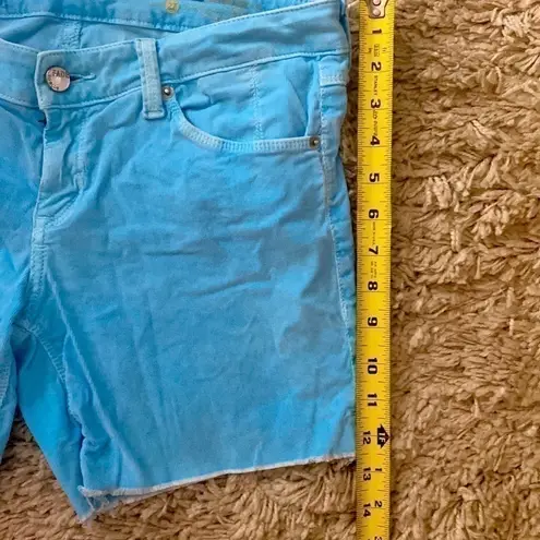 Fade to Blue STRETCH distressed shorts. Size 27. 12 inch length. 9.5 inch leg.