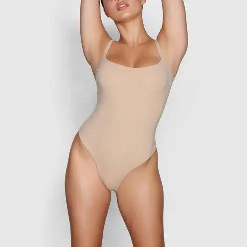 SKIMS Fits Everybody Squareneck Bodysuit