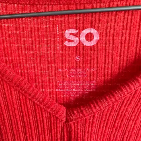 SO Red Ribbed Knit V
