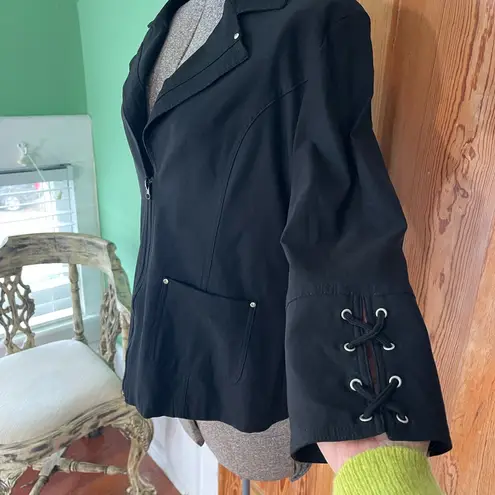 Lulu B Black Zip
