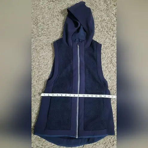 Lululemon  The Spaces In-Between Vest navy blue size 4