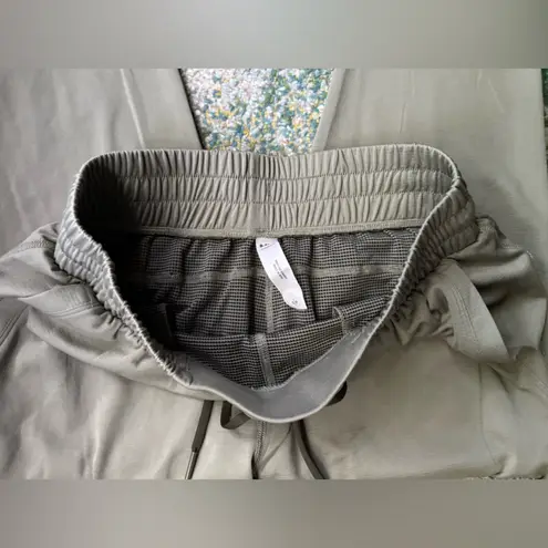 Helly Hansen tech lite athletic joggers, size small