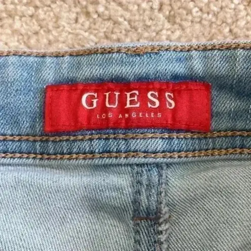 Guess  light wash high rise stretchy denim shorts in size 25