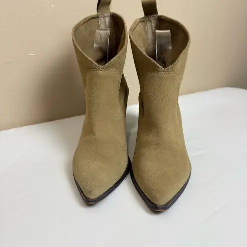 Reserved Western-Style Suede Boots for Women Size 36
Boho style