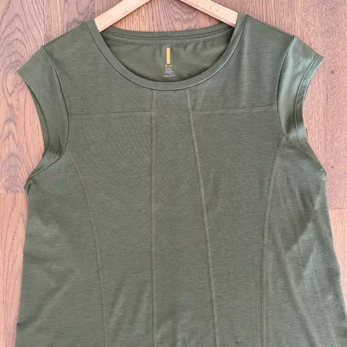 Lucy Activewear Lucy Effortless Ease Top in Rich Olive Green Size Small