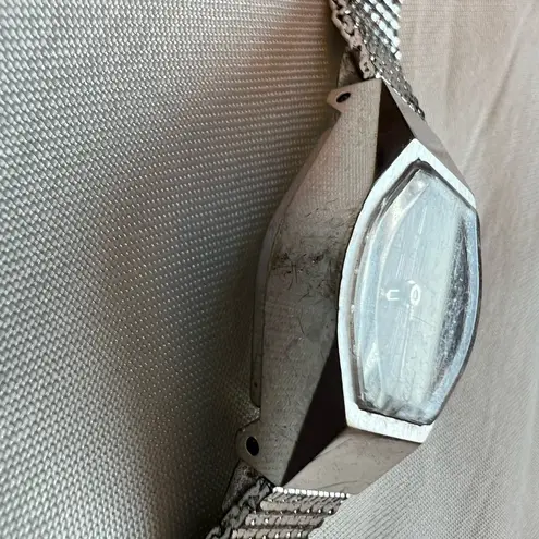 Bulova Vintage Watch Women’s Ladies Silver Mesh Buckle Band 1977 Manual Wind 6"